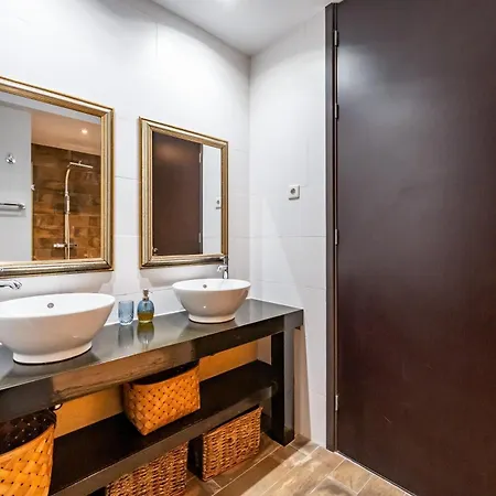 Roy Boston Апартаменти *